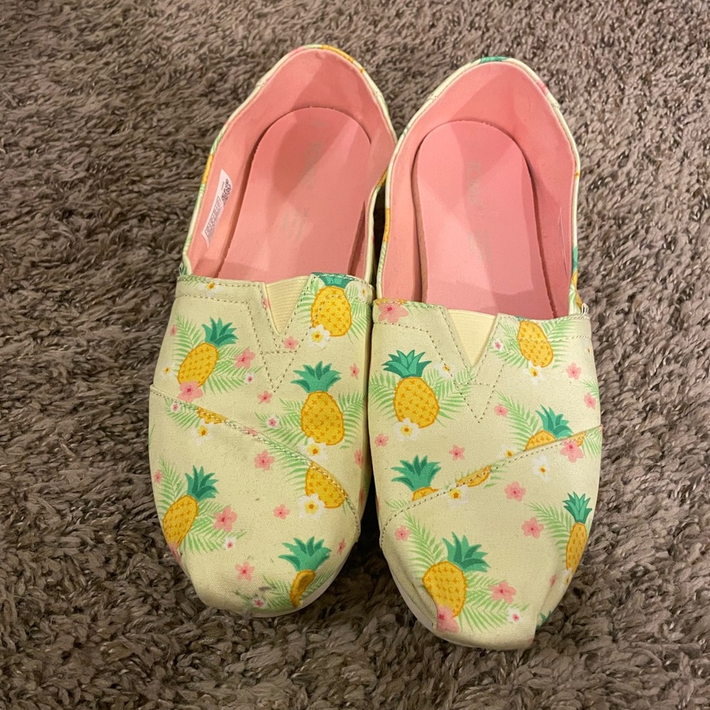 Yellow and pink Pineapple Tom’s